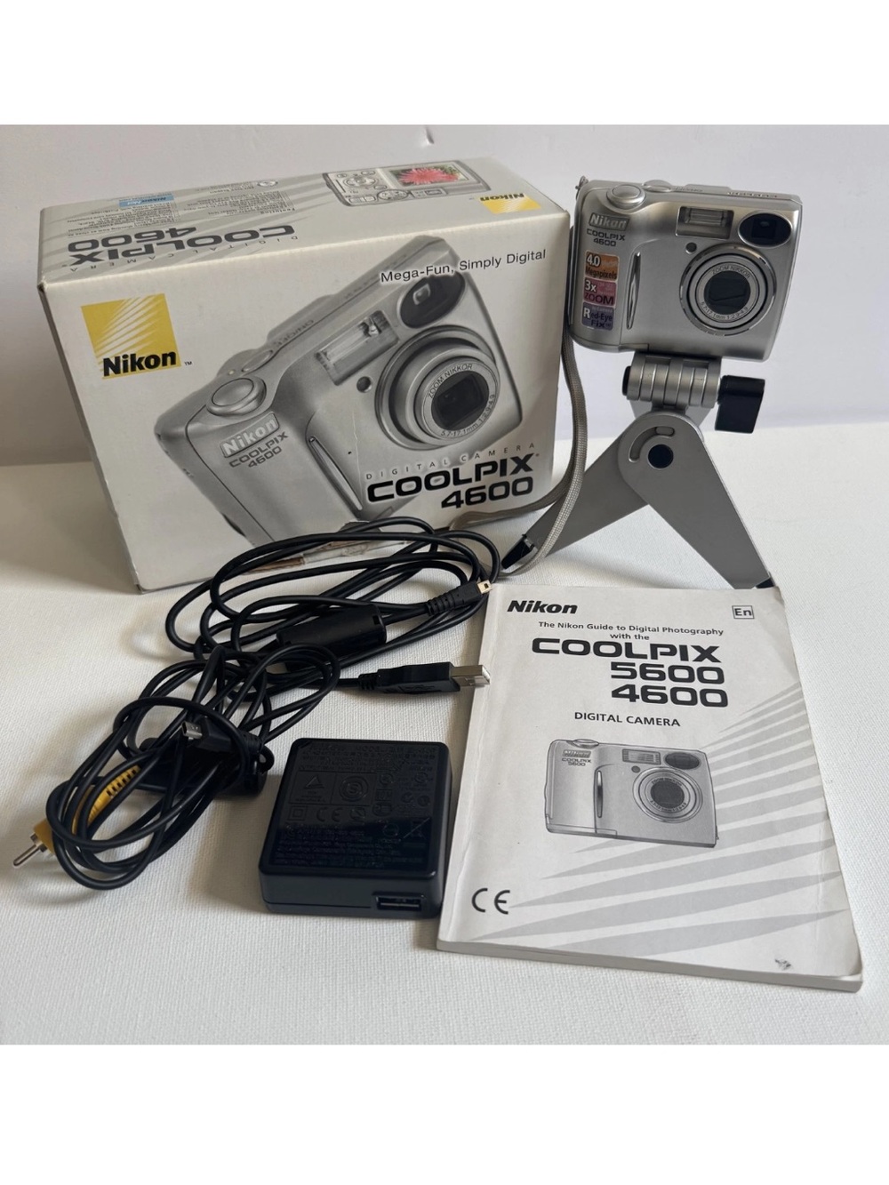 Nikon COOLPIX 4600 Digital Camera Silver 4.0MP 3x Zoom Point & Shoot w/ Box READ